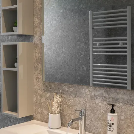 アパート Azimuth ポロニア